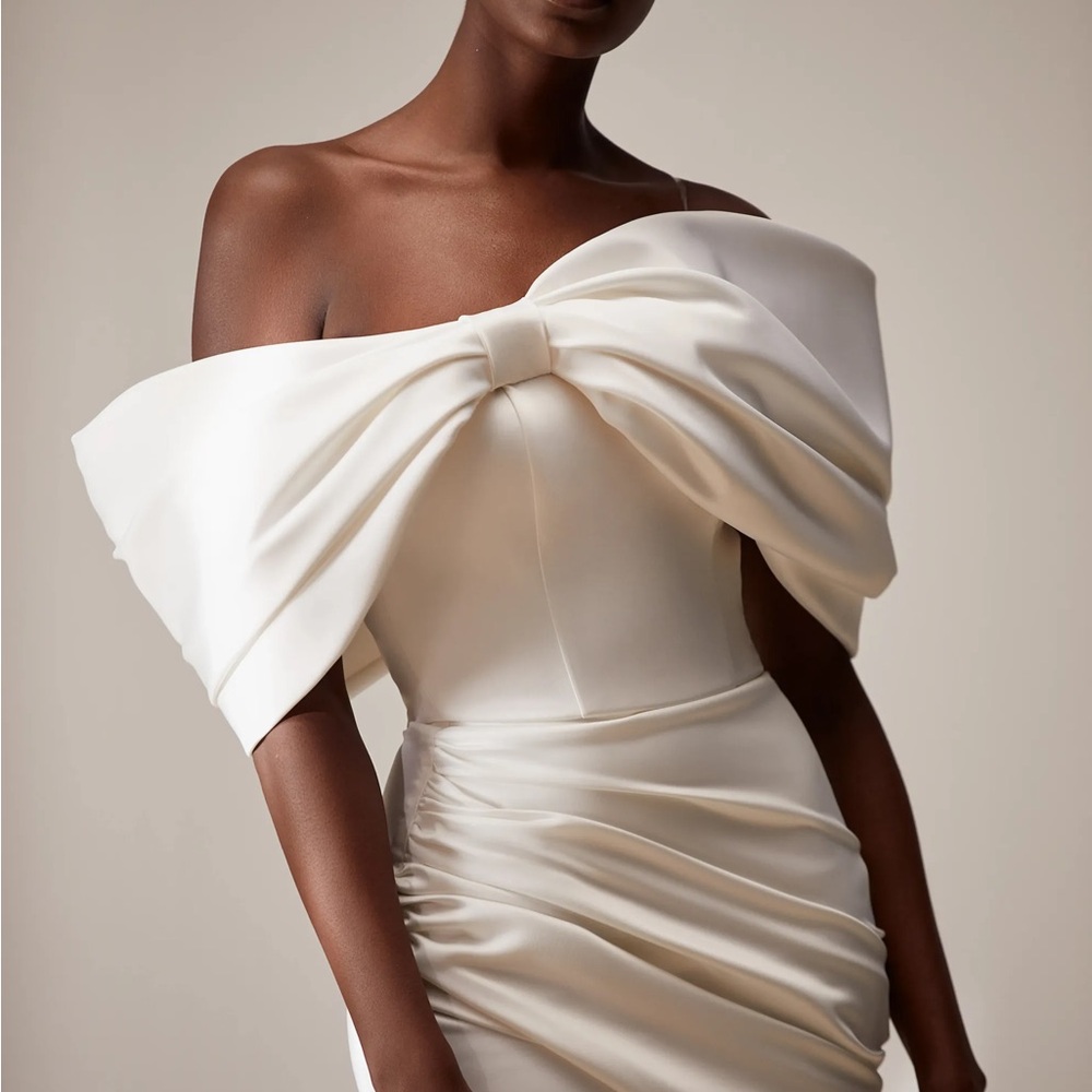 Chic One-Shoulder Cream Dress with Bow Detail